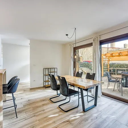 Center Oasis - Private Parking Apartment *