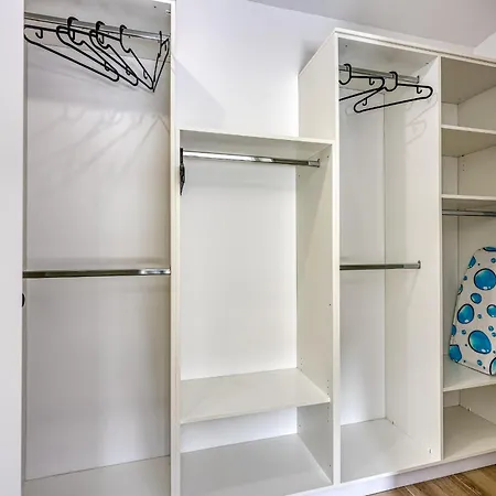 Center Oasis - Private Parking Apartment